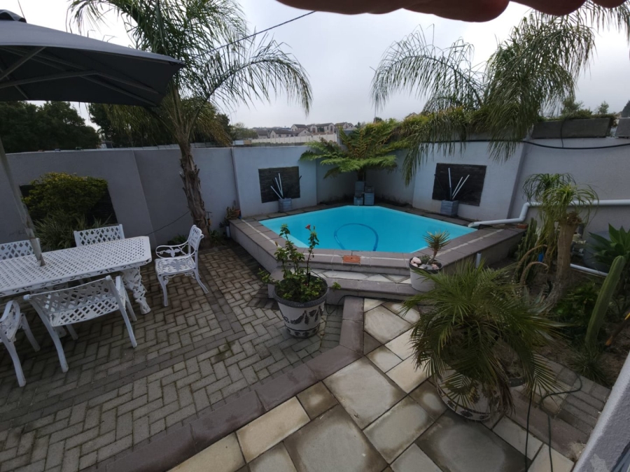 3 Bedroom Property for Sale in Loucharmante Western Cape